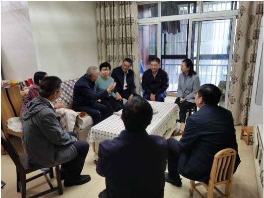 在市中区通江街道调研家庭无障碍改造情况